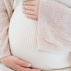 有趣的是，连🐑⏳微博C🐙EO@来🇰🇷去之间都出来表态👨‍🎤，说名人🔅